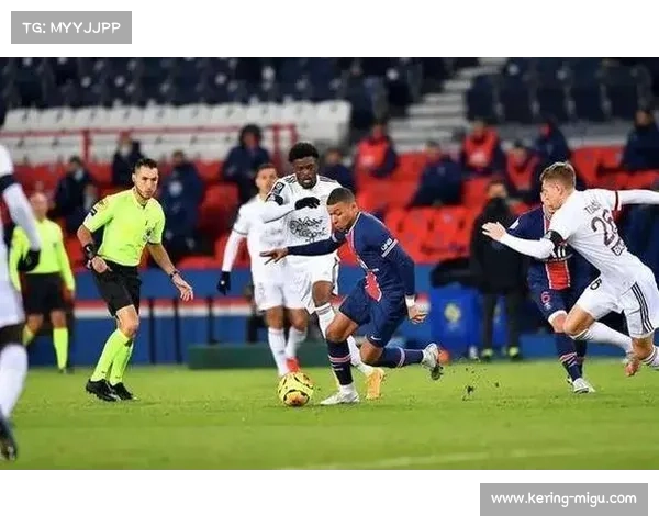 巴黎圣日耳曼定位球威胁,拉莫斯头球攻门造险